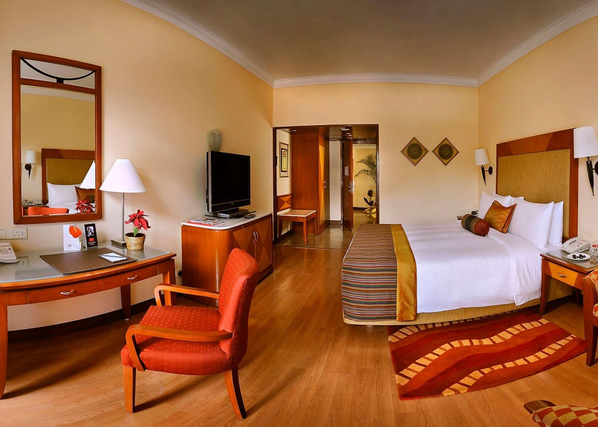 Hotel The Lalit Ashok Bangalore Exterior foto