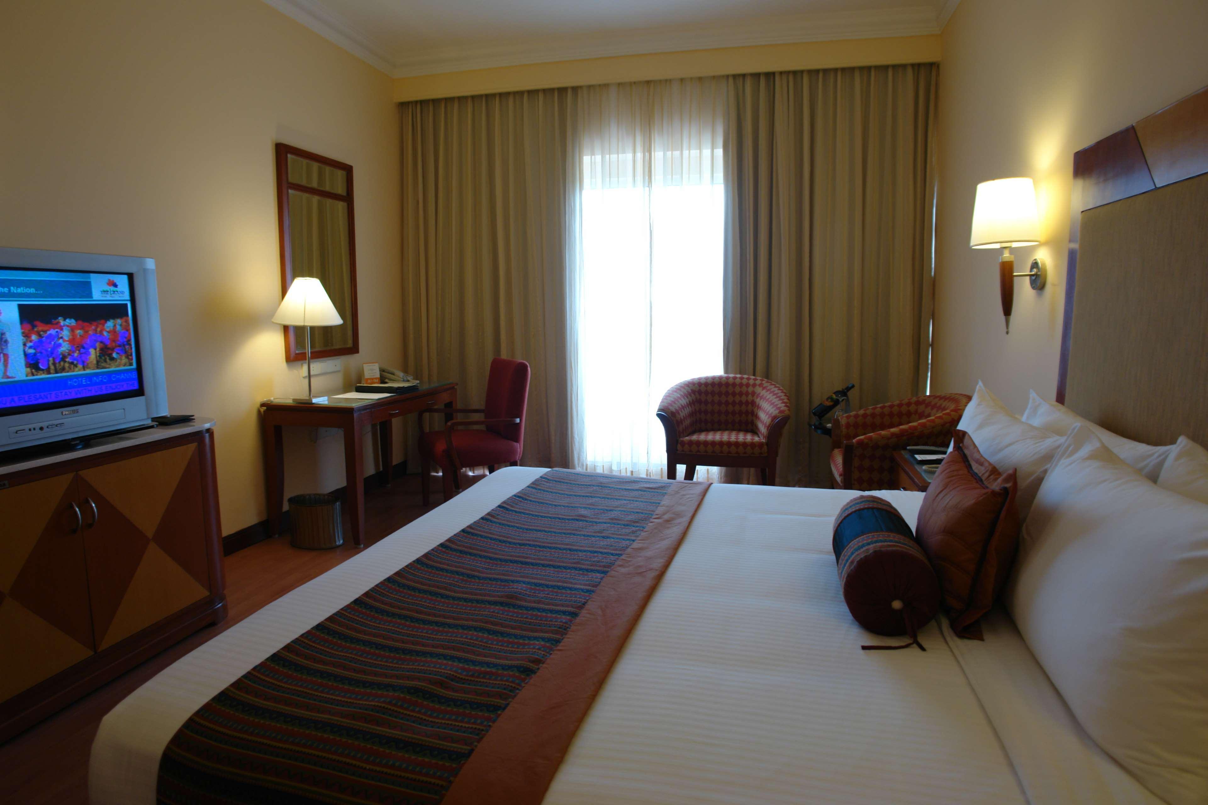 Hotel The Lalit Ashok Bangalore Exterior foto