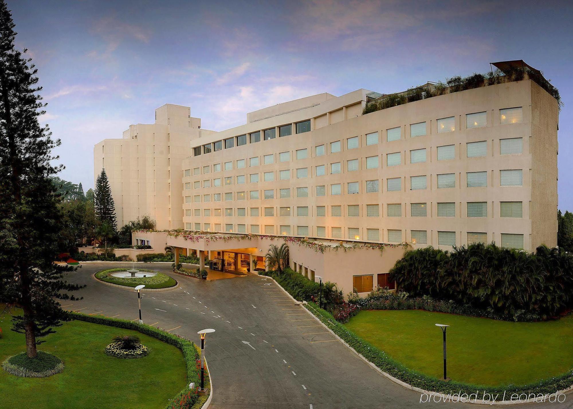Hotel The Lalit Ashok Bangalore Exterior foto