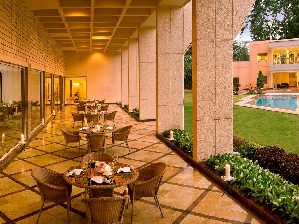 Hotel The Lalit Ashok Bangalore Exterior foto